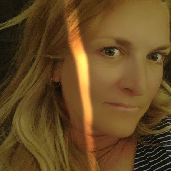 Meet your Posher, Liz - Picture 1 of 1
